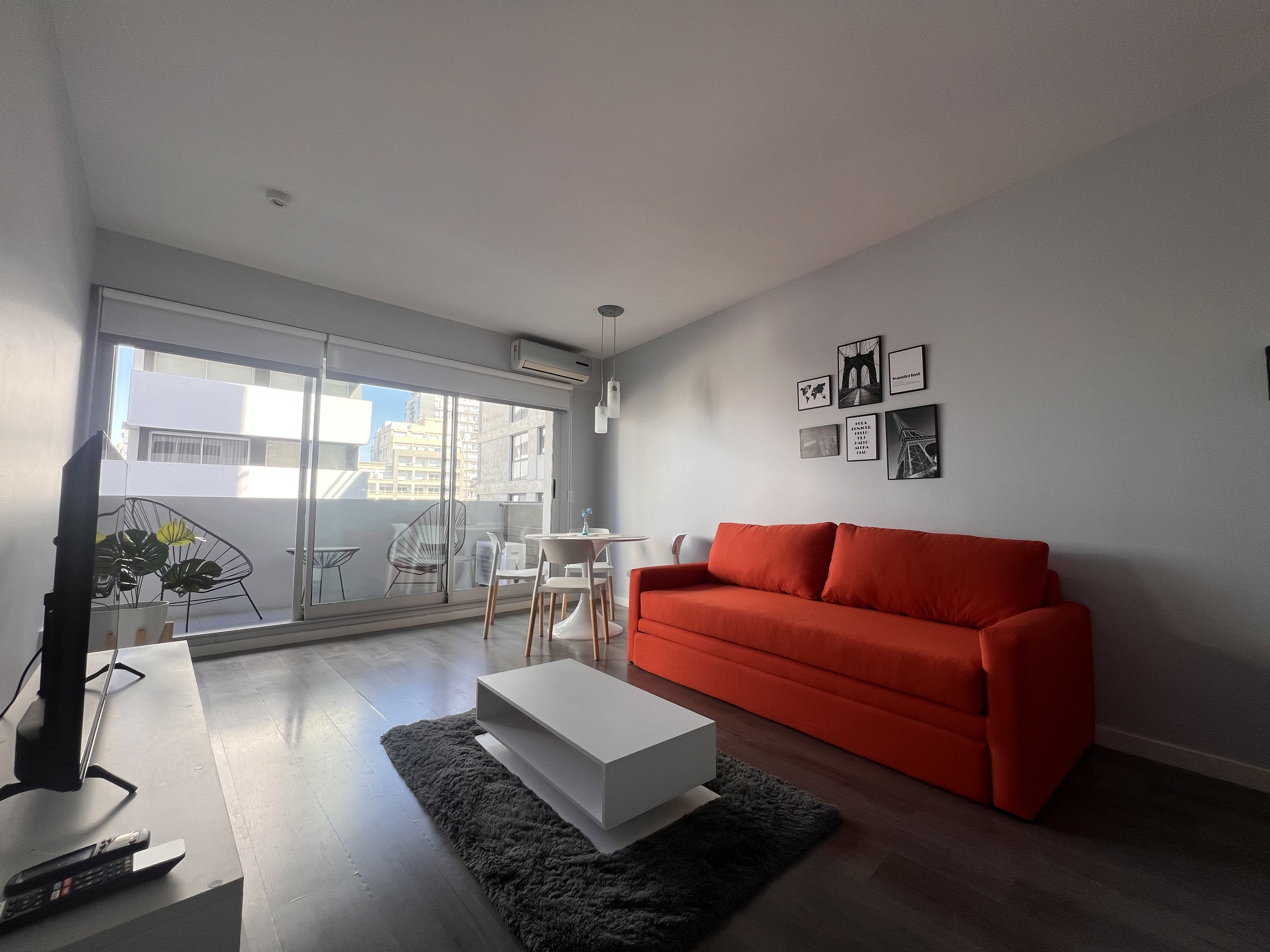Villa Crespo - Thames 677